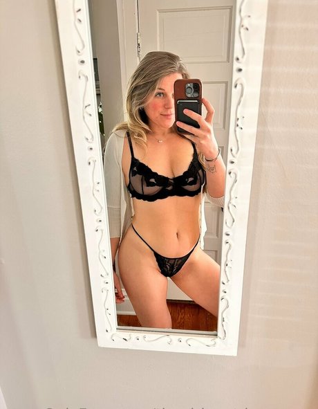 thegirlnextdoor xoxo onlyfans creator