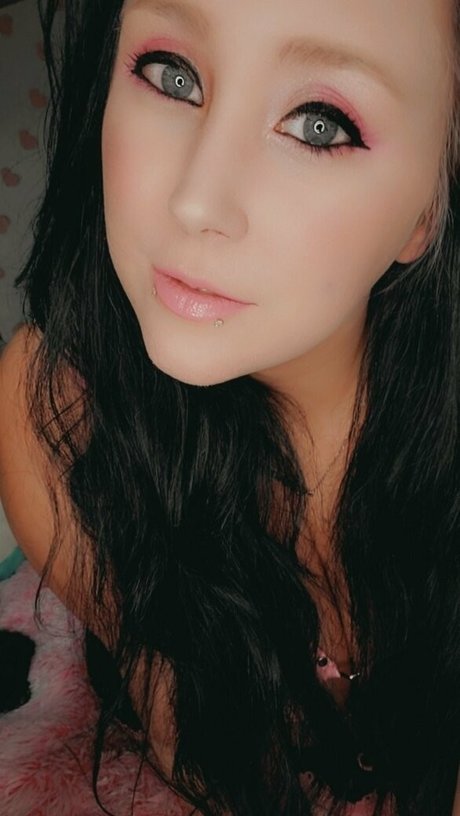 xxxglowyxxx onlyfans model photo