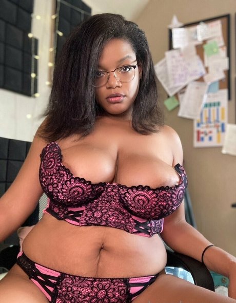 freelearalove leaked naked onlyfans