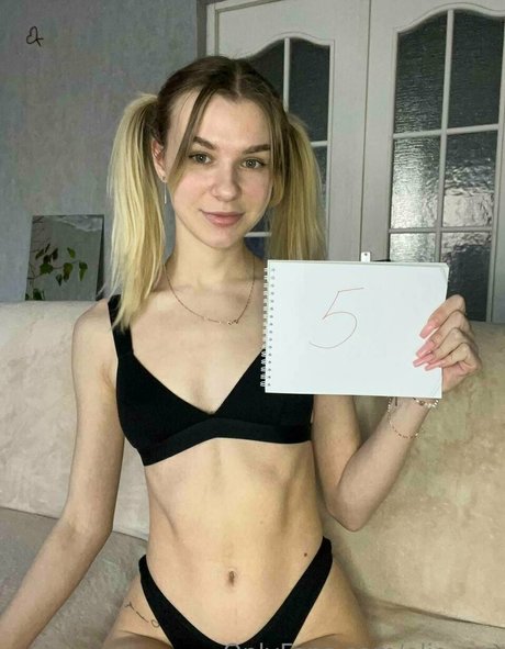 elia roz desnuda onlyfans