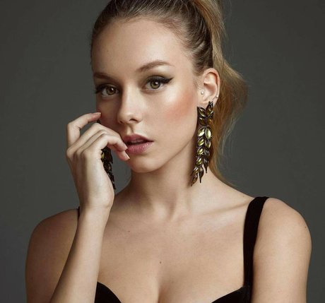 Ester Exposito Profile image