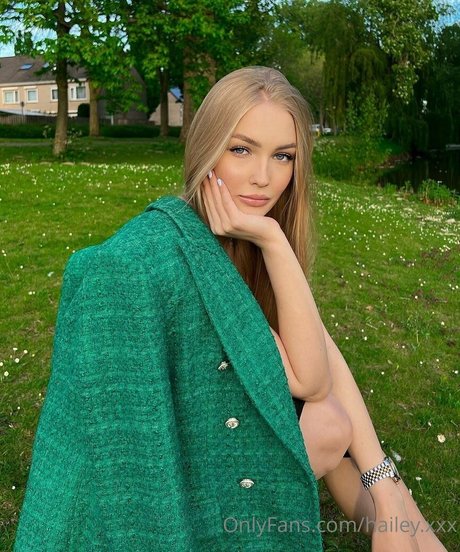 haileycherry nude onlyfans