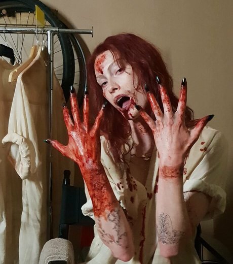 Alyssa Sutherland onlyfans striptease