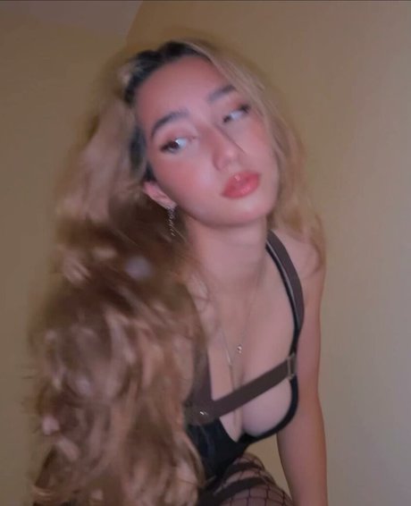 Sabrina Pezeshkian onlyfans naked pics