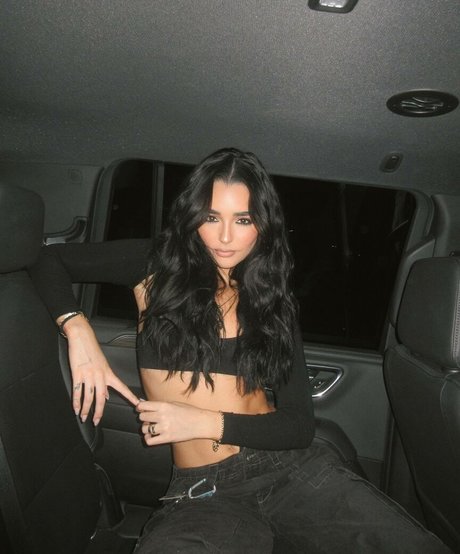 Indiana Massara onlyfans images