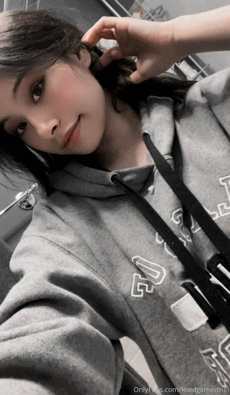 lewdgamermel onlyfans ass