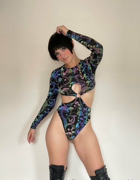 Kyranekko topless onlyfans