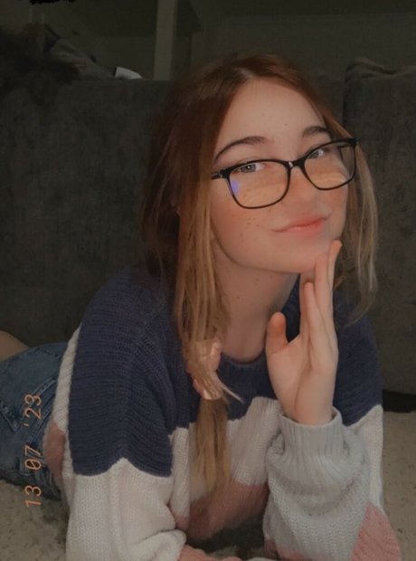 Lyssaurora onlyfans naked leaked