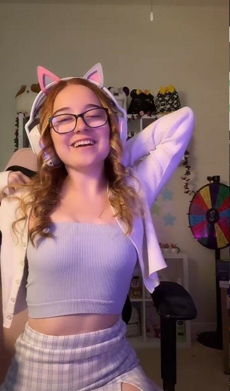 Lyssaurora onlyfans model