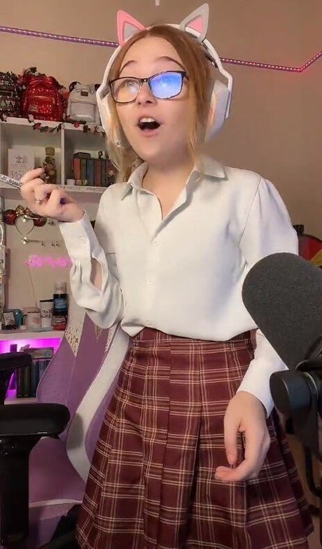 Lyssaurora feet onlyfans