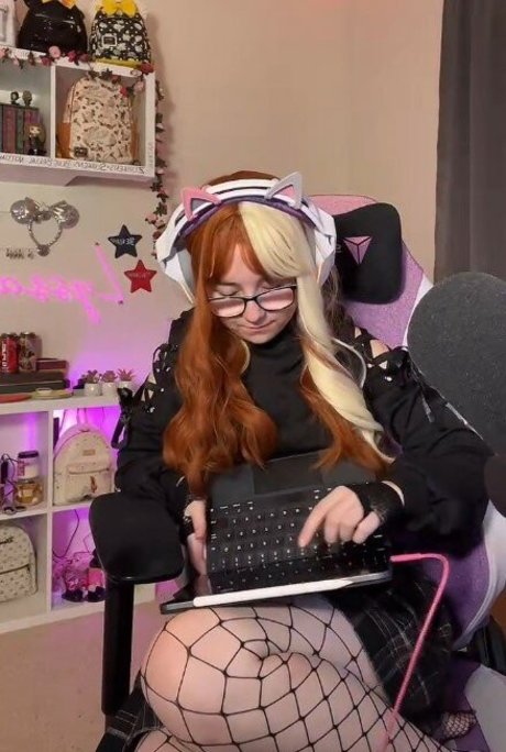 Lyssaurora onlyfans pics leaked