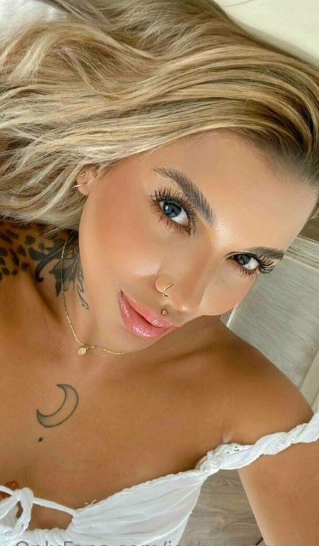 isabellanourie onlyfans photo