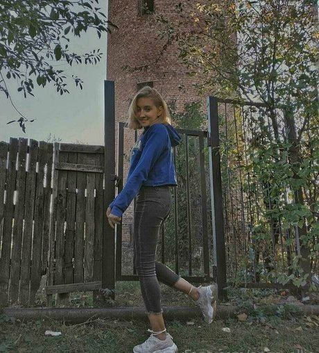 anna ellie onlyfans naked