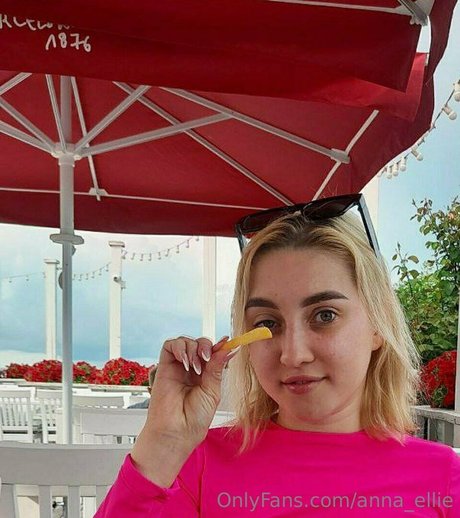 anna ellie strip onlyfans