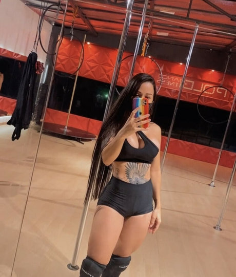 Estefanie Mmello onlyfans images