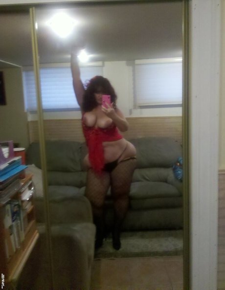 Redvelet6877 onlyfans sextape