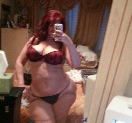 Redvelet6877 leaked nude onlyfans