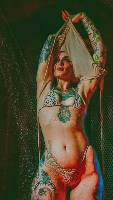 Katie Hollow onlyfans lesk