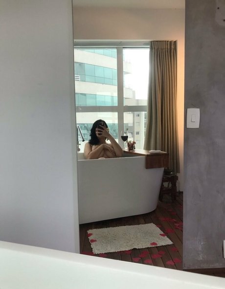 ellaarievilo only fans pictures