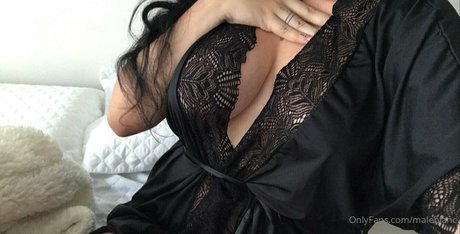 ellaarievilo leaked onlyfans nude