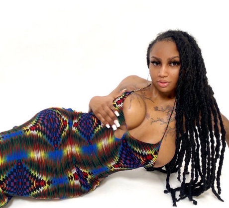 Nae Bodies onlyfans striptease