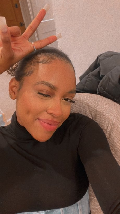 dimples_ only fans pic