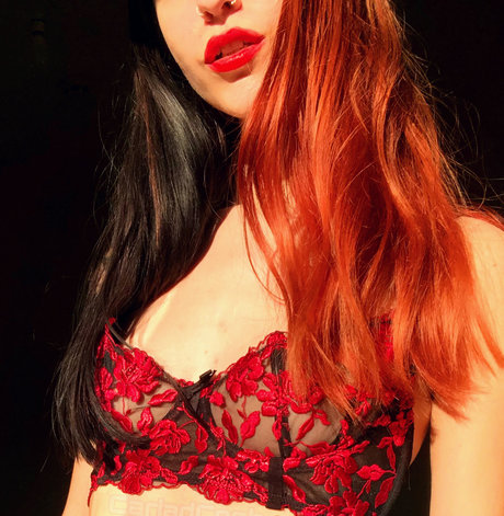 Cariad PORN ON PAGE topless onlyfans