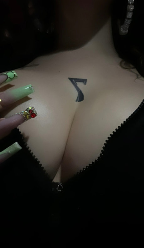 Queen Barbie_ onlyfans strip tease