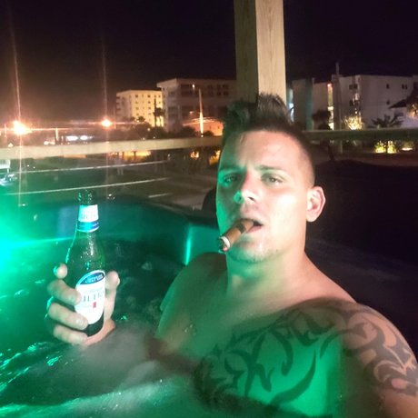 Donny Clasby onlyfans striptease