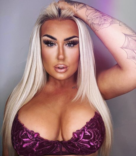 Hennessy SEXTING QUEEN_ onlyfans porn leak