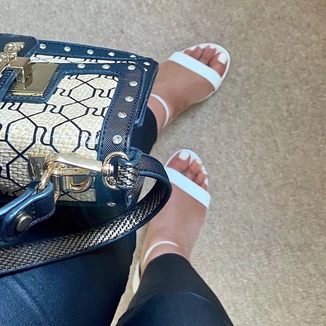 AngelWhiteToes only fans content