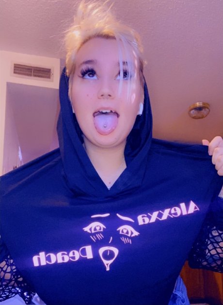 Alexxa Peach free only fans