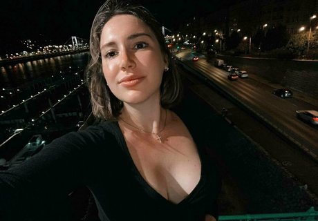 alenavipfox onlyfans ass