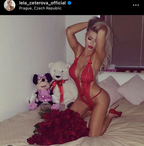 chicks onlyfans art naked depiction