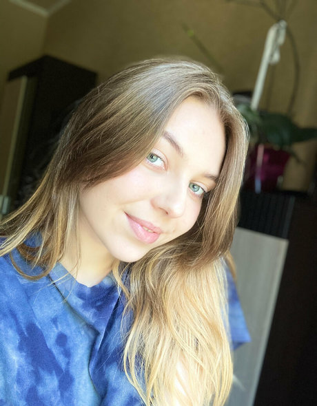 moon less naked onlyfans leak