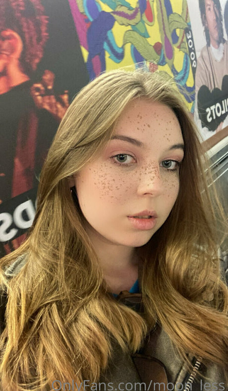 moon less onlyfans nude