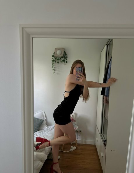 moon less onlyfans topless