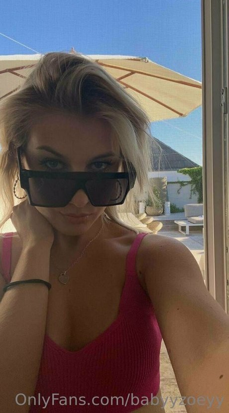 babyyzoeyy onlyfans model photo