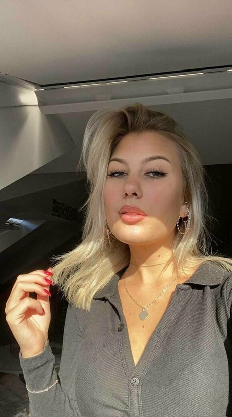 babyyzoeyy onlyfans content