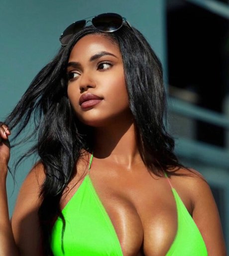 Sophia Cardinez onlyfans explicit content