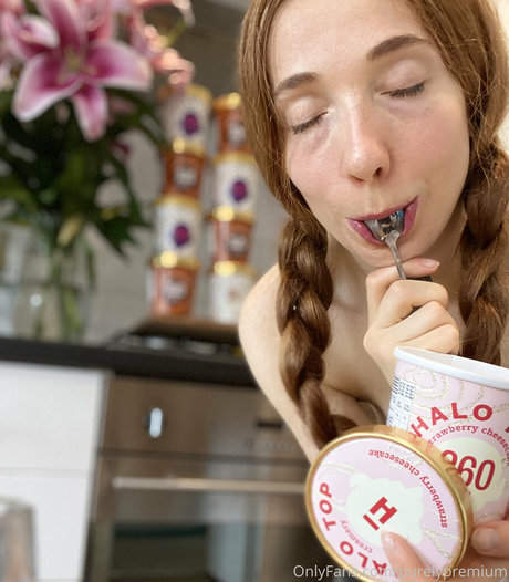 redbuns tits onlyfans