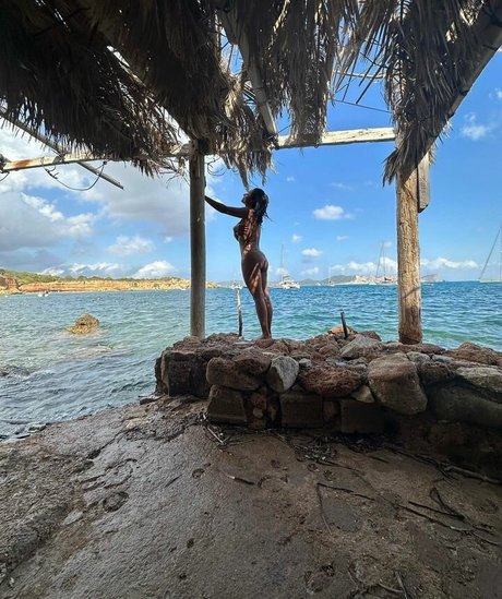 Nia Correia OT nude onlyfans leaked