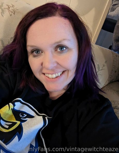 vintagewitchteaze onlyfans model images