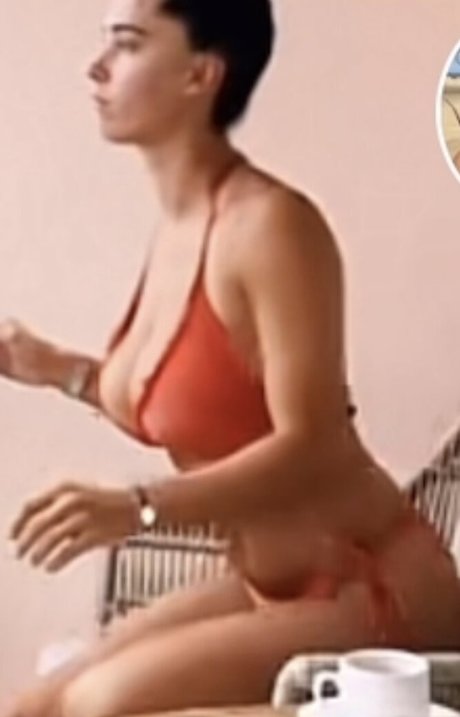 Laura Petard onlyfans model images