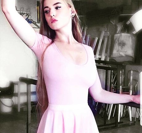 blonde secretary onlyfans free nude shot