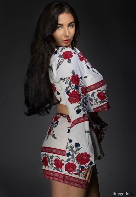 freetittygoddess onlyfans creator