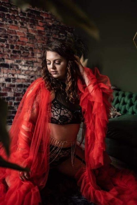 Luna Habibi sexy onlyfans