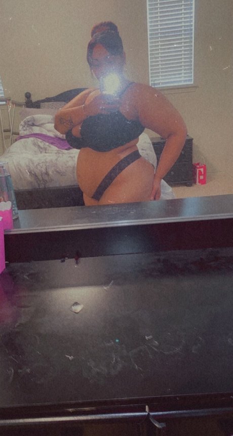 Big booty beauty_ feet onlyfans