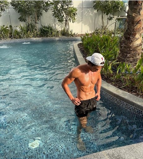 Big boy Adam_ only fans pics