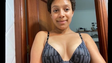 akua VIP page_ nude onlyfans leaked